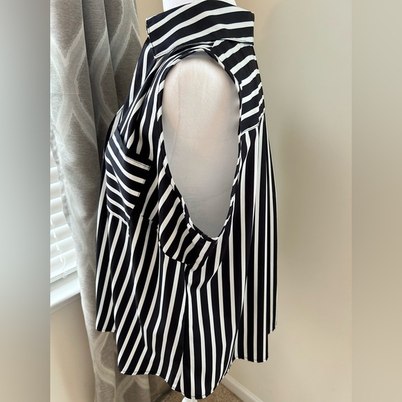 SHEIN Black and White Sleeveless Button Down Shirt - Picture 4 of 6